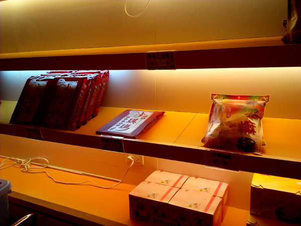 阿湯哥手工米麻糬:【臺南Ω中西區】阿湯哥手工麻糬。紫糯米皮,冰淇淋麻糬冰冰涼涼超消暑