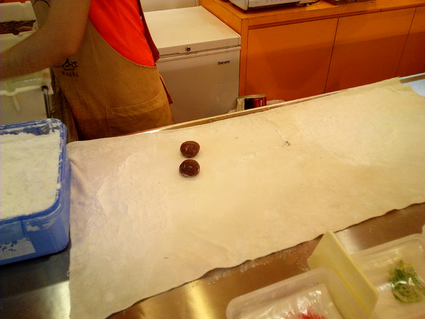 阿湯哥手工米麻糬:【臺南Ω中西區】阿湯哥手工麻糬。紫糯米皮,冰淇淋麻糬冰冰涼涼超消暑