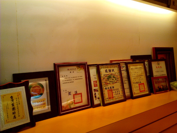 阿湯哥手工米麻糬:【臺南Ω中西區】阿湯哥手工麻糬。紫糯米皮,冰淇淋麻糬冰冰涼涼超消暑