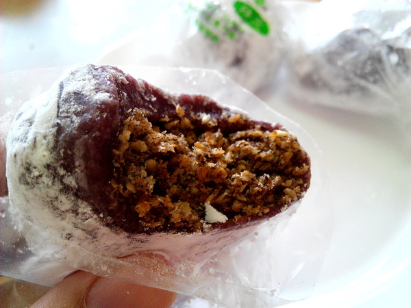 阿湯哥手工米麻糬:【臺南Ω中西區】阿湯哥手工麻糬。紫糯米皮,冰淇淋麻糬冰冰涼涼超消暑