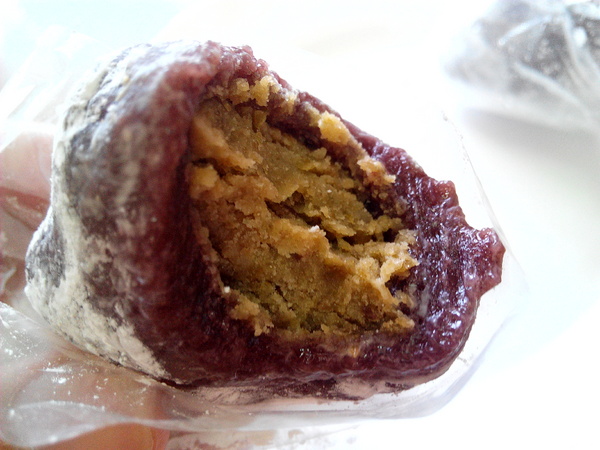 阿湯哥手工米麻糬:【臺南Ω中西區】阿湯哥手工麻糬。紫糯米皮,冰淇淋麻糬冰冰涼涼超消暑