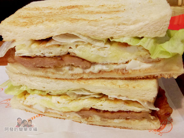 碳厚囍15-碳烤里肌肉牽絲蛋吐司剖面