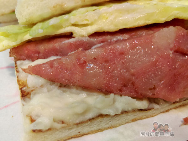 碳厚囍21-碳烤香腸牽絲蛋吐司-一層薯泥