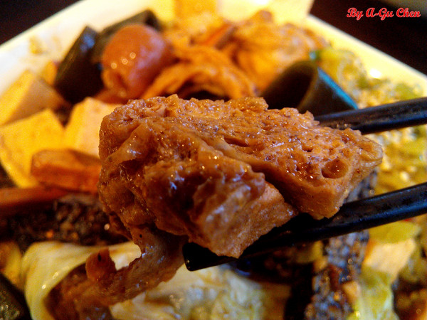 台南•肉皮張魯味【金華店】:【臺南Ω中西區】肉皮張魯味。傳承自嘉義二十多年老店的臺南滷味,宵夜好選擇