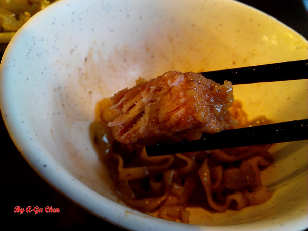 台南•肉皮張魯味【金華店】:【臺南Ω中西區】肉皮張魯味。傳承自嘉義二十多年老店的臺南滷味,宵夜好選擇