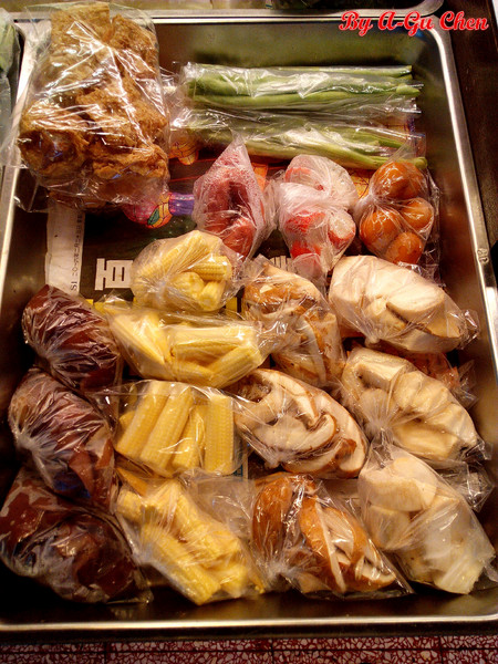 台南•肉皮張魯味【金華店】:【臺南Ω中西區】肉皮張魯味。傳承自嘉義二十多年老店的臺南滷味,宵夜好選擇