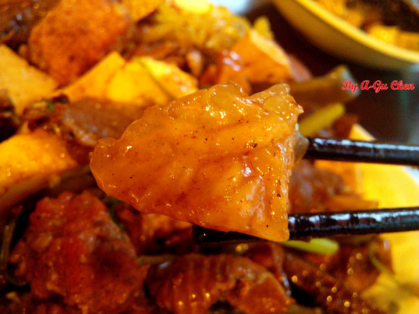 台南•肉皮張魯味【金華店】:【臺南Ω中西區】肉皮張魯味。傳承自嘉義二十多年老店的臺南滷味,宵夜好選擇