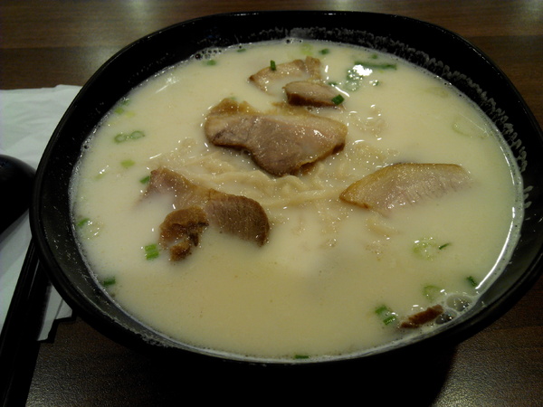 來碗拉麵(麻豆店)：【麻豆區】來碗拉麵。平價拉麵加麵不加價