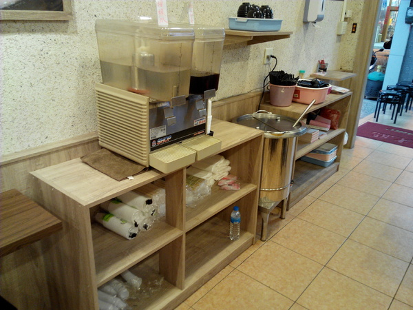 來碗拉麵(麻豆店)：【麻豆區】來碗拉麵。平價拉麵加麵不加價