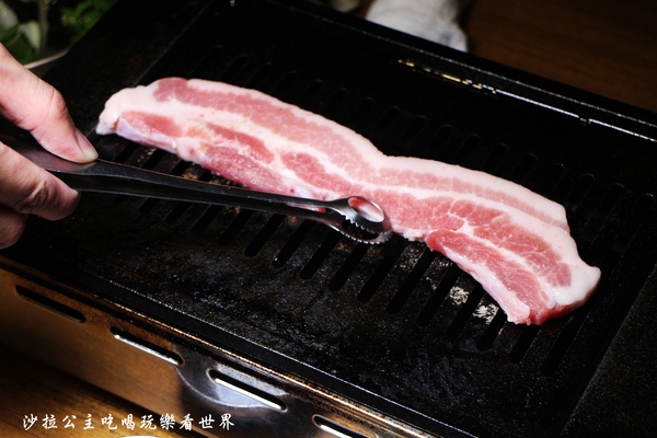 富士山龍燒肉(大安店):上個飲料還要唱歌跳舞『富士山龍燒肉-大安店』東區燒肉/宵夜/捷運忠孝復興站