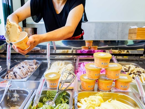 【桃園冰店】Mukydo 慕奇朵義式冰淇淋-讓人為之瘋狂！有著繽紛色彩和終極美味的義式手工冰淇淋．冰淇淋專賣店/消暑冰品/銅板美食/桃園中壢美食小吃