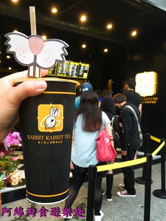 【桃園飲料】兔子兔子茶飲專賣店 中壢SOGO店-造型吸管套讓你一秒變兔子．造型吸管套/夏天消暑冷飲/桃園中壢美食小吃