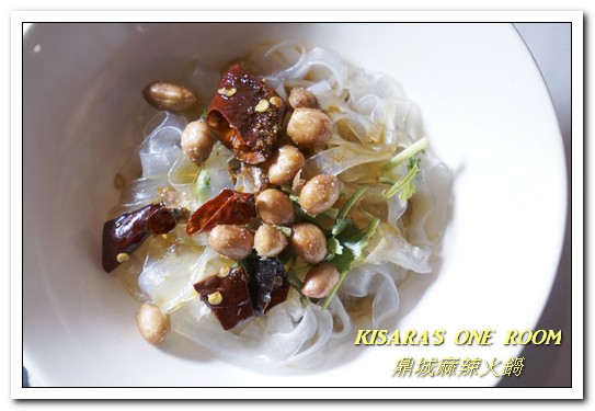 鼎城麻辣火鍋：台中市火鍋 ．適合台灣人口味的川味天然湯頭──鼎城麻辣火鍋