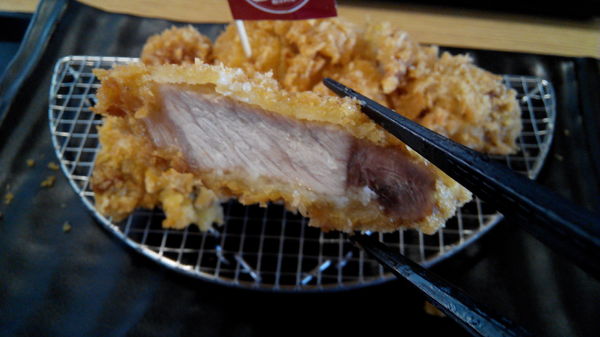 51街日式炸豬排和洋料理:【安南區】51街日式炸豬排和洋料理。喀滋喀滋超厚實炸里肌豬排吃起來好過癮