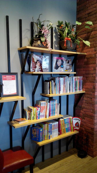 51街日式炸豬排和洋料理:【安南區】51街日式炸豬排和洋料理。喀滋喀滋超厚實炸里肌豬排吃起來好過癮