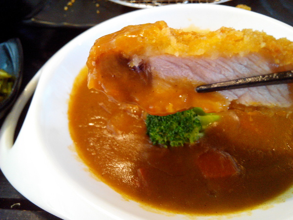 51街日式炸豬排和洋料理:【安南區】51街日式炸豬排和洋料理。喀滋喀滋超厚實炸里肌豬排吃起來好過癮