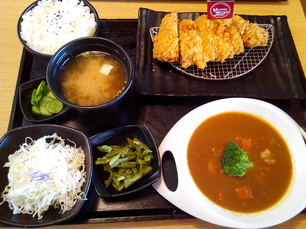 51街日式炸豬排和洋料理:【安南區】51街日式炸豬排和洋料理。喀滋喀滋超厚實炸里肌豬排吃起來好過癮