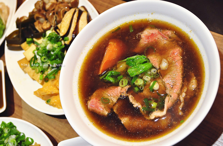 公益路麵店豪煮藝水餃牛肉麵28