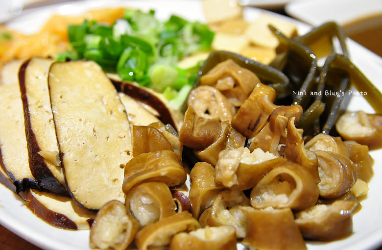 公益路麵店豪煮藝水餃牛肉麵24