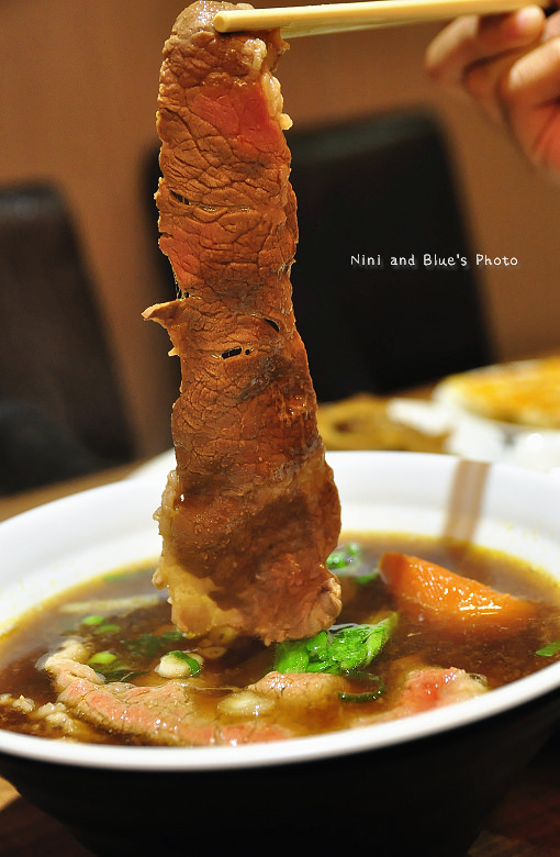 公益路麵店豪煮藝水餃牛肉麵29