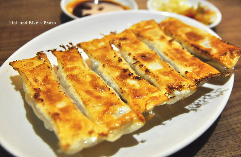 公益路麵店豪煮藝水餃牛肉麵18