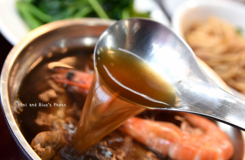 逢甲小吃天補藥膳鮮蝦排骨白木耳湯28