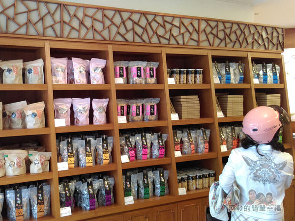 布田花生糖06-9點半一開門就有人光顧