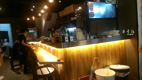 好來福Howlovefood輕早食堂：【高雄/食﹡前鎮】紅線三多商圈站．下班聊天超適合．好來福Howlovefood輕早食堂