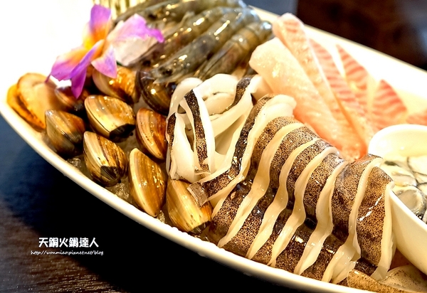 天銅火鍋達人:【愛評網口碑體驗】即便頂著38度高溫, 也能舒舒服務享用美味鍋物 ✿✿ 天銅火鍋達人 ✿✿(完整菜單)