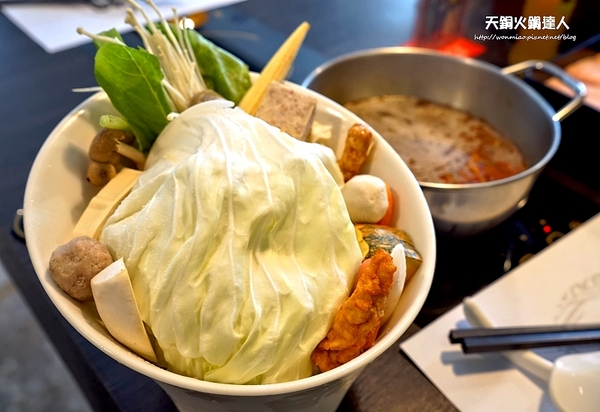 天銅火鍋達人:【愛評網口碑體驗】即便頂著38度高溫, 也能舒舒服務享用美味鍋物 ✿✿ 天銅火鍋達人 ✿✿(完整菜單)