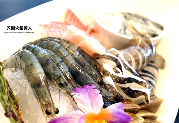 天銅火鍋達人:【愛評網口碑體驗】即便頂著38度高溫, 也能舒舒服務享用美味鍋物 ✿✿ 天銅火鍋達人 ✿✿(完整菜單)