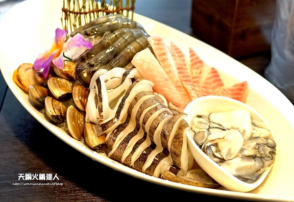 天銅火鍋達人:【愛評網口碑體驗】即便頂著38度高溫, 也能舒舒服務享用美味鍋物 ✿✿ 天銅火鍋達人 ✿✿(完整菜單)