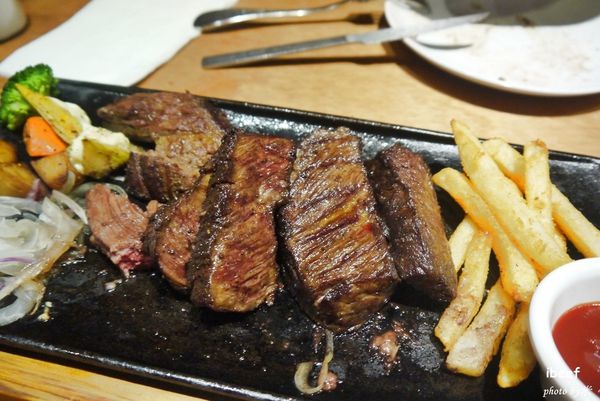 愛牛客原味炭烤牛排館-ibeefP1610234_調整大小1.JPG
