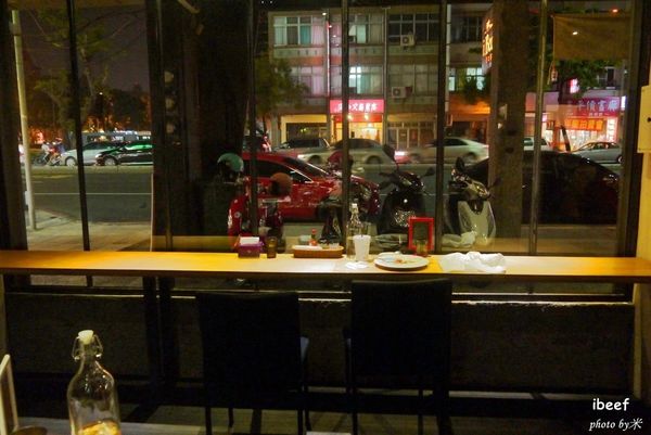 愛牛客原味炭烤牛排館-ibeefP1610130_調整大小1.JPG