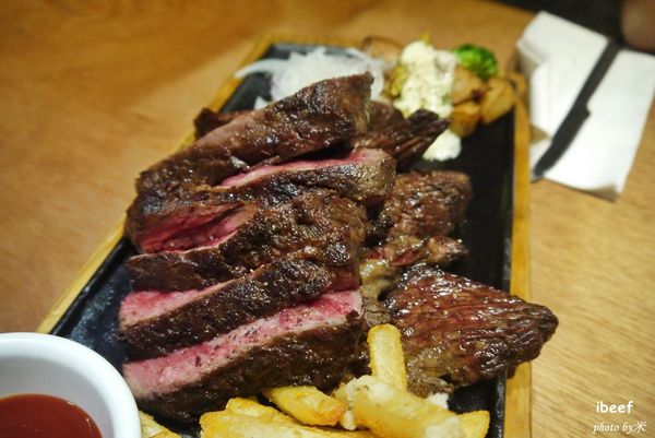 愛牛客原味炭烤牛排館-ibeefP1610180_調整大小1.JPG