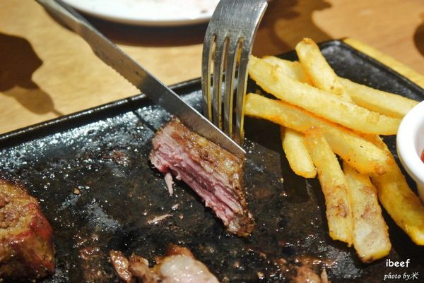 愛牛客原味炭烤牛排館-ibeefP1610217_調整大小1.JPG