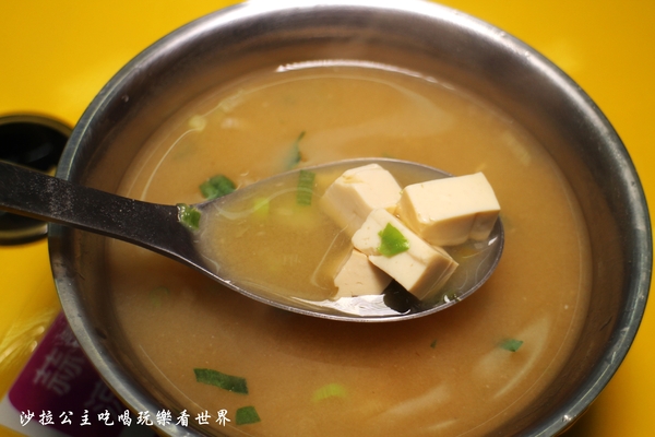 陸地涼麵：通訊行裡吃涼麵『陸地涼麵』黑糖刨冰/捷運忠孝新生站/中山區