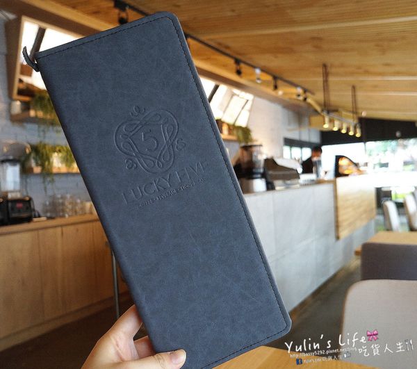 Lucky5 Light Cafe:Lucky5 Light Cafe ♥ 國父紀念館時尚美感輕食下午茶 ♥ 新鮮食材現點現做 ♥ 招牌薄脆餅與咖啡