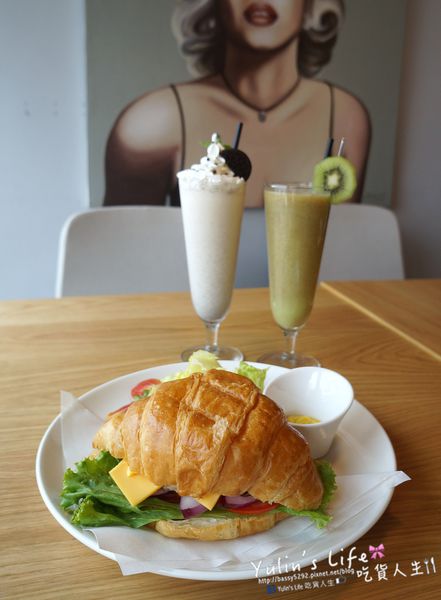 Lucky5 Light Cafe:Lucky5 Light Cafe ♥ 國父紀念館時尚美感輕食下午茶 ♥ 新鮮食材現點現做 ♥ 招牌薄脆餅與咖啡