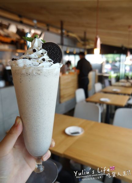 Lucky5 Light Cafe:Lucky5 Light Cafe ♥ 國父紀念館時尚美感輕食下午茶 ♥ 新鮮食材現點現做 ♥ 招牌薄脆餅與咖啡