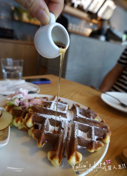 Lucky5 Light Cafe:Lucky5 Light Cafe ♥ 國父紀念館時尚美感輕食下午茶 ♥ 新鮮食材現點現做 ♥ 招牌薄脆餅與咖啡