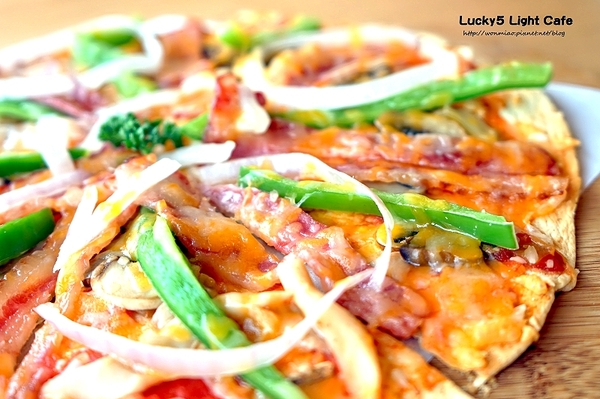 Lucky5 Light Cafe:【國父紀念館輕食下午茶 推薦】有插座, wifi, 不限用餐時間... ✿✿ Lucky5 Light Cafe ✿✿(完整菜單)