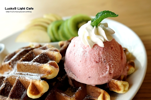 Lucky5 Light Cafe:【國父紀念館輕食下午茶 推薦】有插座, wifi, 不限用餐時間... ✿✿ Lucky5 Light Cafe ✿✿(完整菜單)