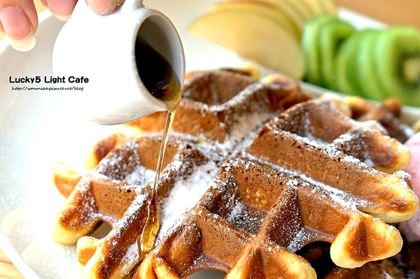 Lucky5 Light Cafe:【國父紀念館輕食下午茶 推薦】有插座, wifi, 不限用餐時間... ✿✿ Lucky5 Light Cafe ✿✿(完整菜單)