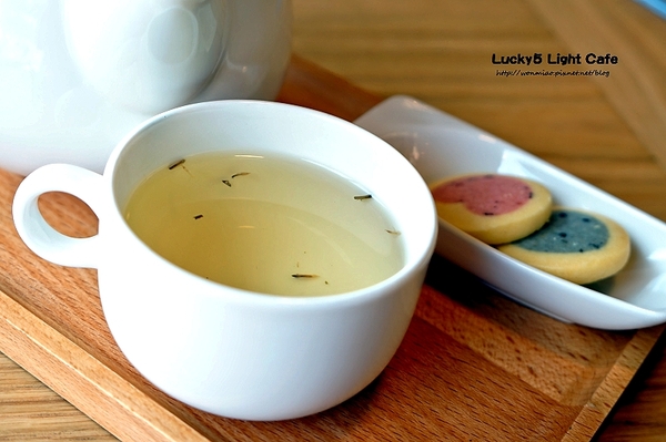 Lucky5 Light Cafe:【國父紀念館輕食下午茶 推薦】有插座, wifi, 不限用餐時間... ✿✿ Lucky5 Light Cafe ✿✿(完整菜單)