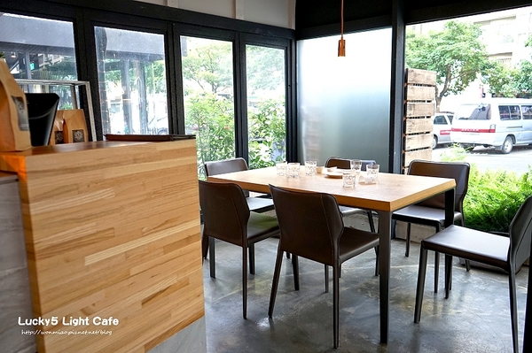 Lucky5 Light Cafe:【國父紀念館輕食下午茶 推薦】有插座, wifi, 不限用餐時間... ✿✿ Lucky5 Light Cafe ✿✿(完整菜單)