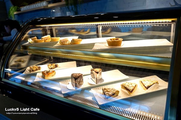 Lucky5 Light Cafe:【國父紀念館輕食下午茶 推薦】有插座, wifi, 不限用餐時間... ✿✿ Lucky5 Light Cafe ✿✿(完整菜單)