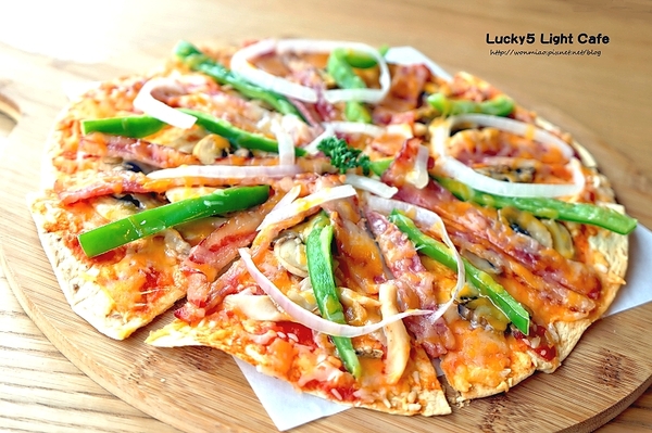 Lucky5 Light Cafe:【國父紀念館輕食下午茶 推薦】有插座, wifi, 不限用餐時間... ✿✿ Lucky5 Light Cafe ✿✿(完整菜單)