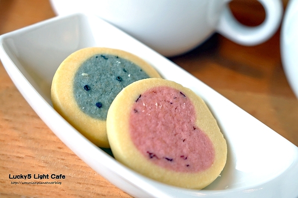 Lucky5 Light Cafe:【國父紀念館輕食下午茶 推薦】有插座, wifi, 不限用餐時間... ✿✿ Lucky5 Light Cafe ✿✿(完整菜單)