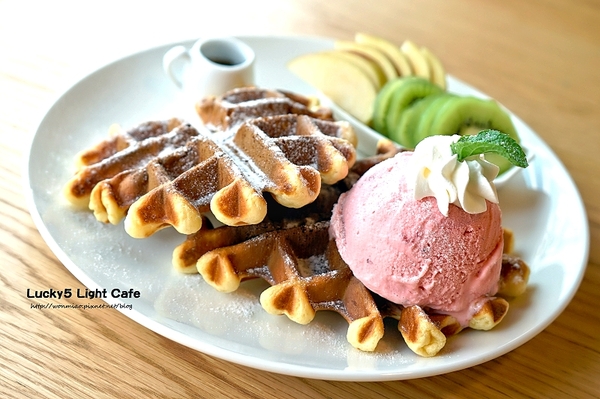 Lucky5 Light Cafe:【國父紀念館輕食下午茶 推薦】有插座, wifi, 不限用餐時間... ✿✿ Lucky5 Light Cafe ✿✿(完整菜單)